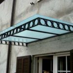 Pergola con struttura in metallo e vetro